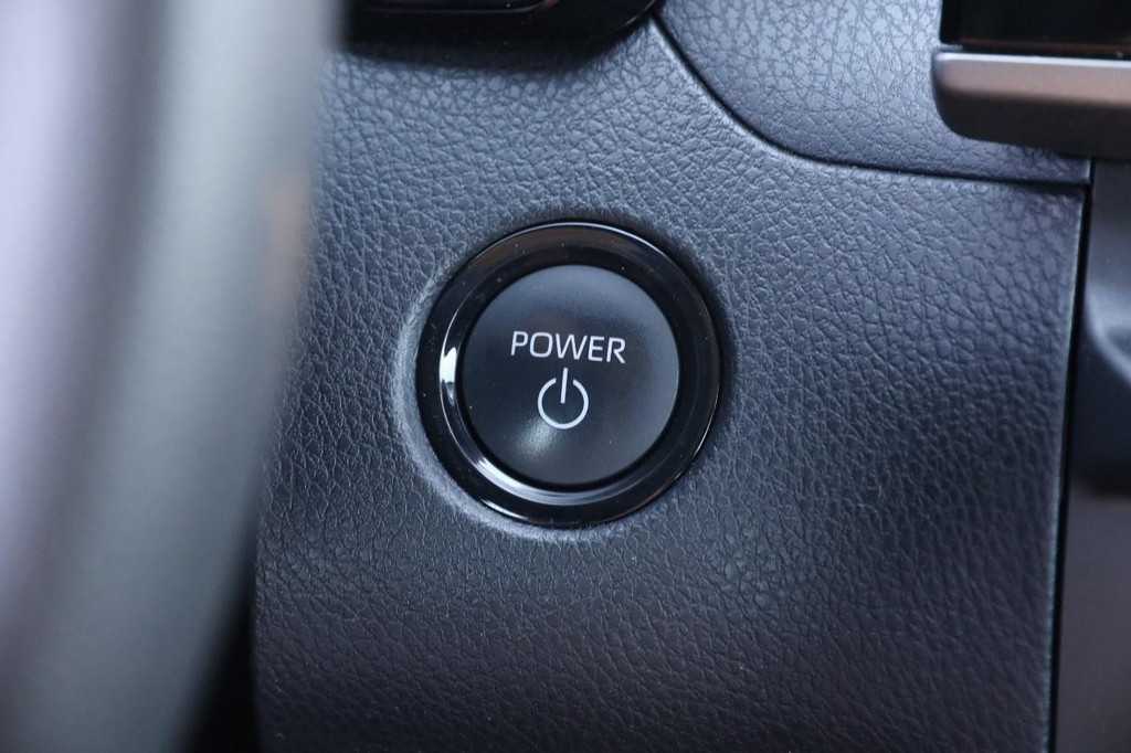 Toyota Camry Vehicle Full-screen Gallery Image 14