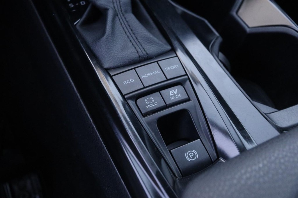Toyota Camry Vehicle Full-screen Gallery Image 20