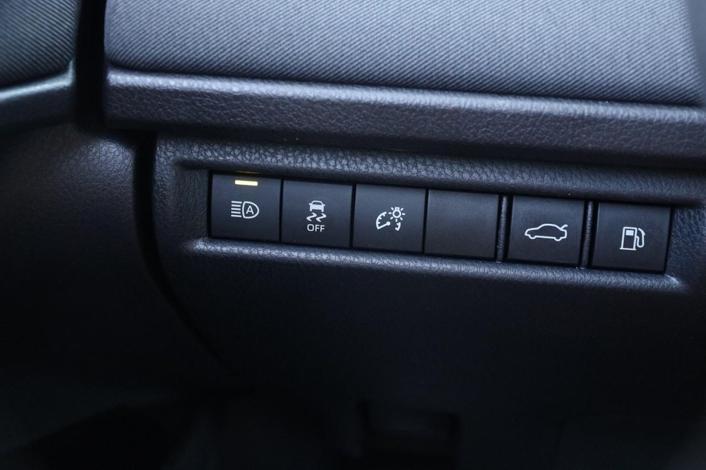 Toyota Camry Vehicle Full-screen Gallery Image 21