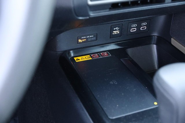 Toyota Camry Vehicle Image 19