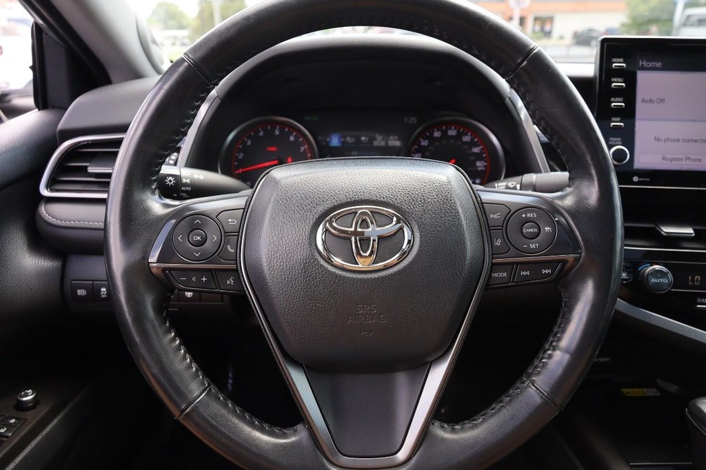 Toyota Camry Vehicle Full-screen Gallery Image 11
