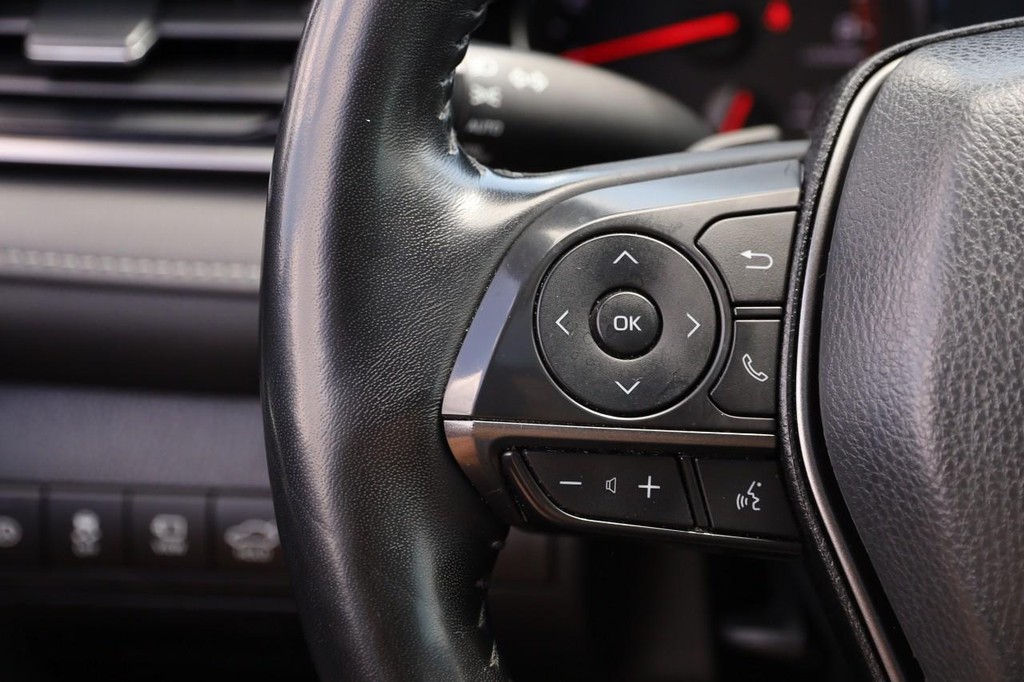 Toyota Camry Vehicle Full-screen Gallery Image 12