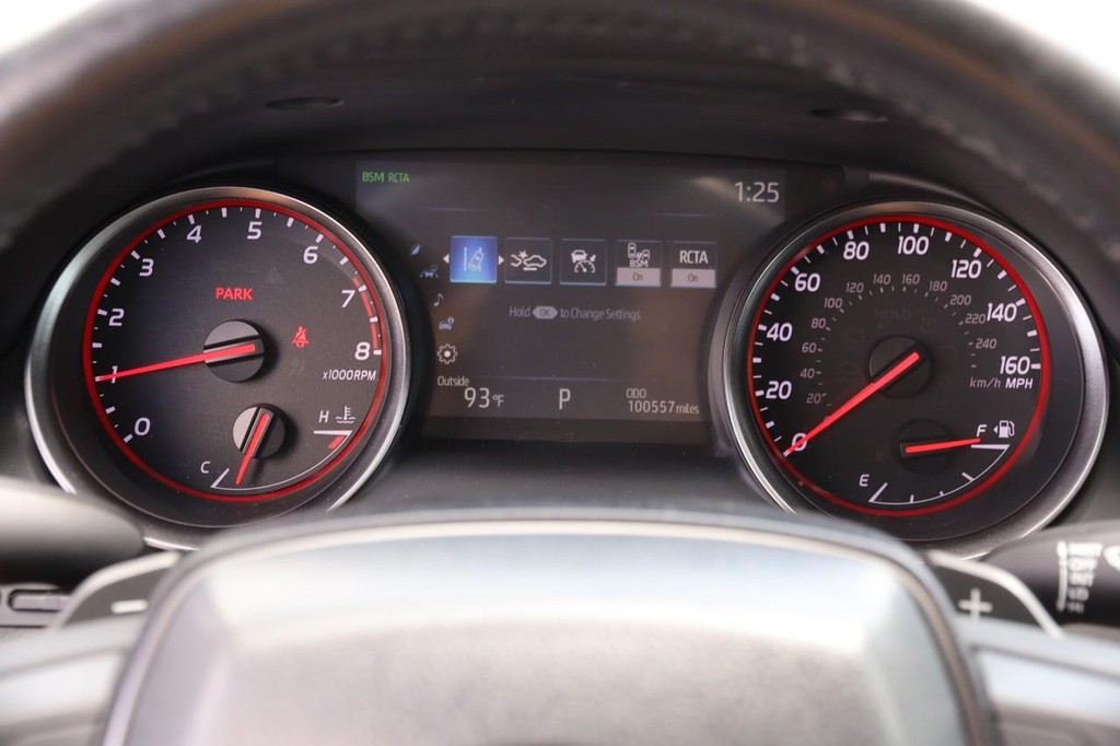 Toyota Camry Vehicle Full-screen Gallery Image 14
