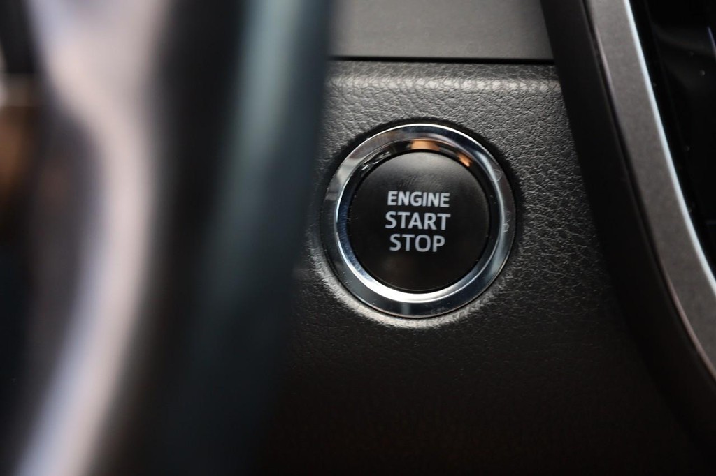Toyota Camry Vehicle Full-screen Gallery Image 15