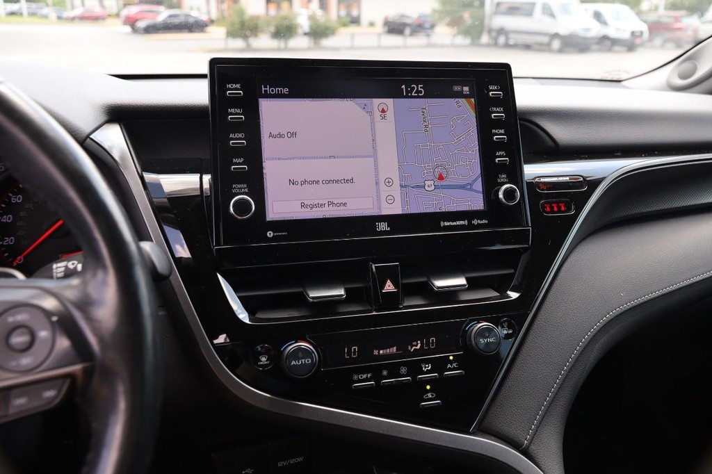 Toyota Camry Vehicle Full-screen Gallery Image 16