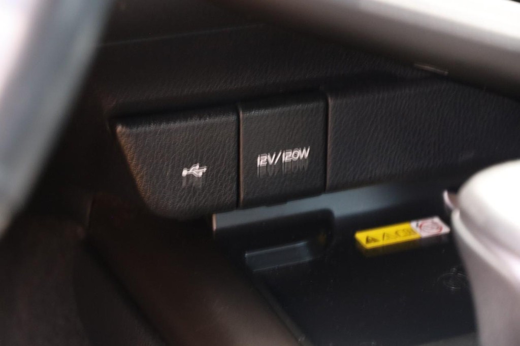 Toyota Camry Vehicle Full-screen Gallery Image 22