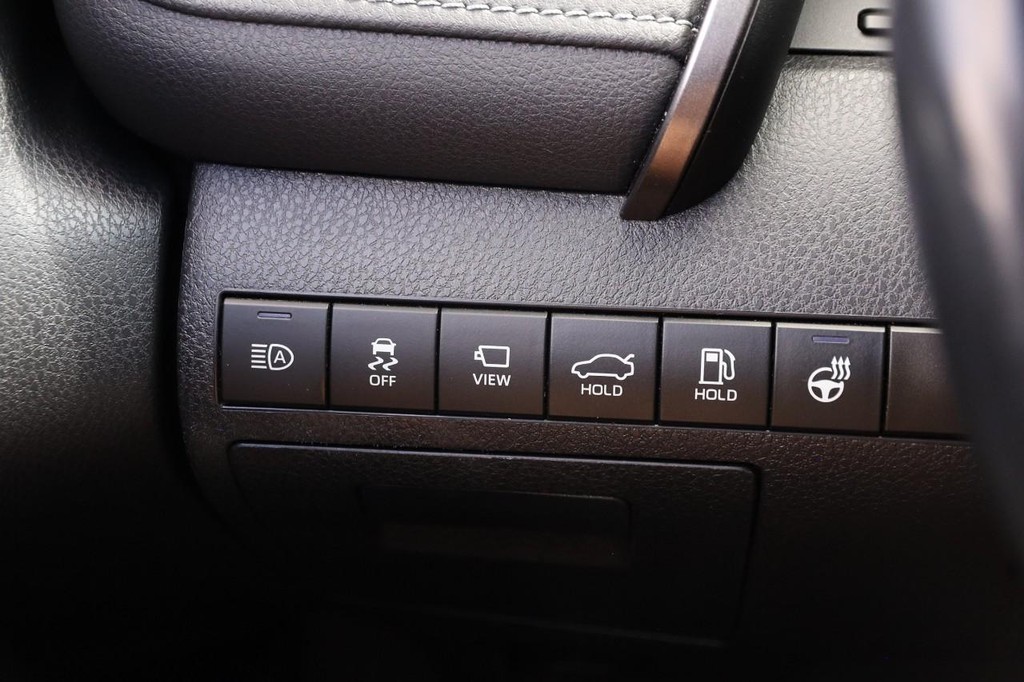 Toyota Camry Vehicle Full-screen Gallery Image 23