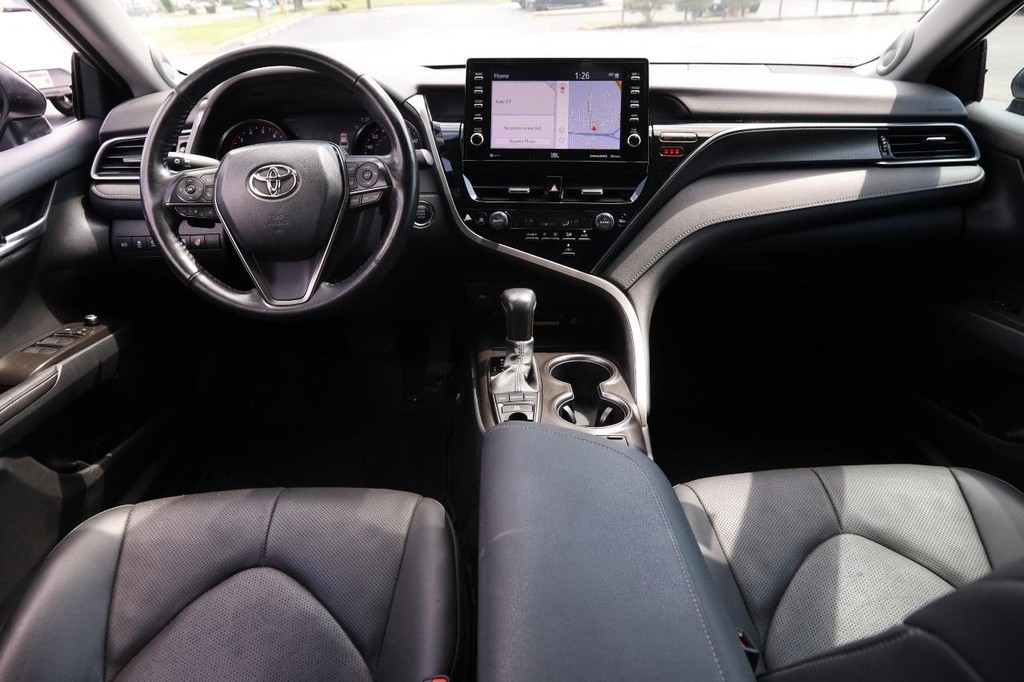 Toyota Camry Vehicle Full-screen Gallery Image 24