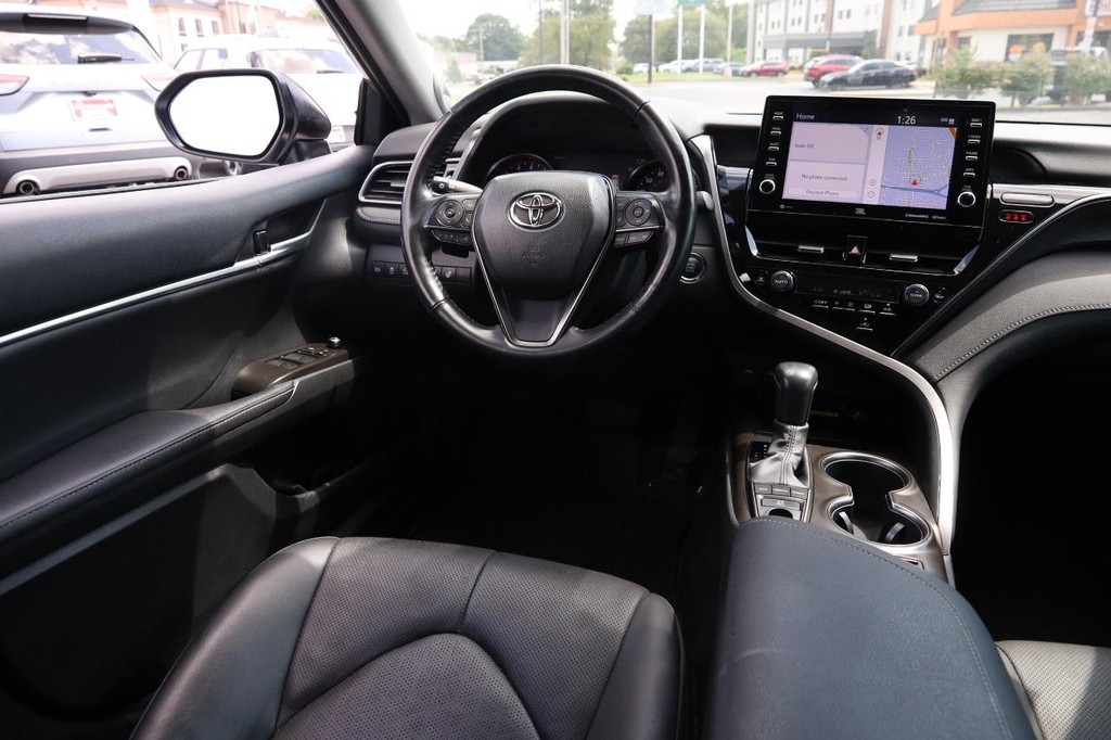 Toyota Camry Vehicle Full-screen Gallery Image 25