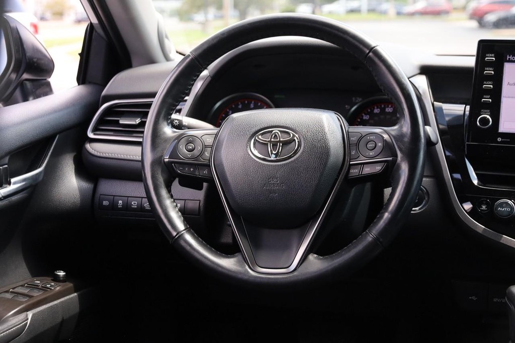 Toyota Camry Vehicle Full-screen Gallery Image 26