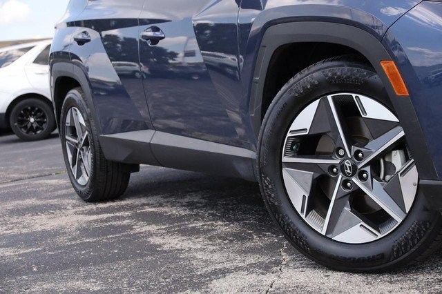 Hyundai Tucson Vehicle Image 03