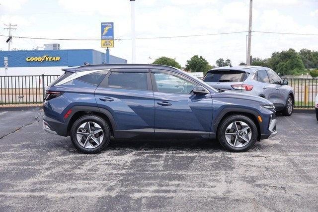 Hyundai Tucson Vehicle Image 05