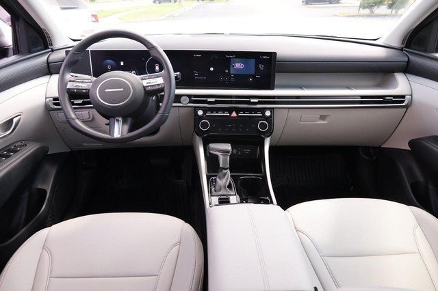 Hyundai Tucson Vehicle Image 23