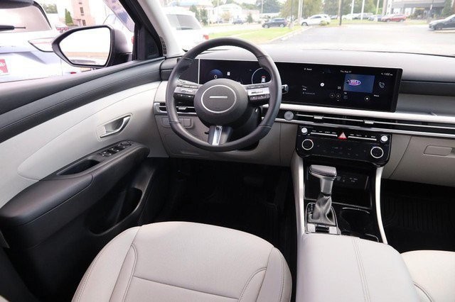 Hyundai Tucson Vehicle Image 24