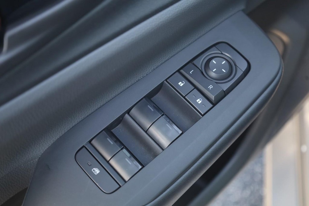 Toyota Prius Vehicle Full-screen Gallery Image 10