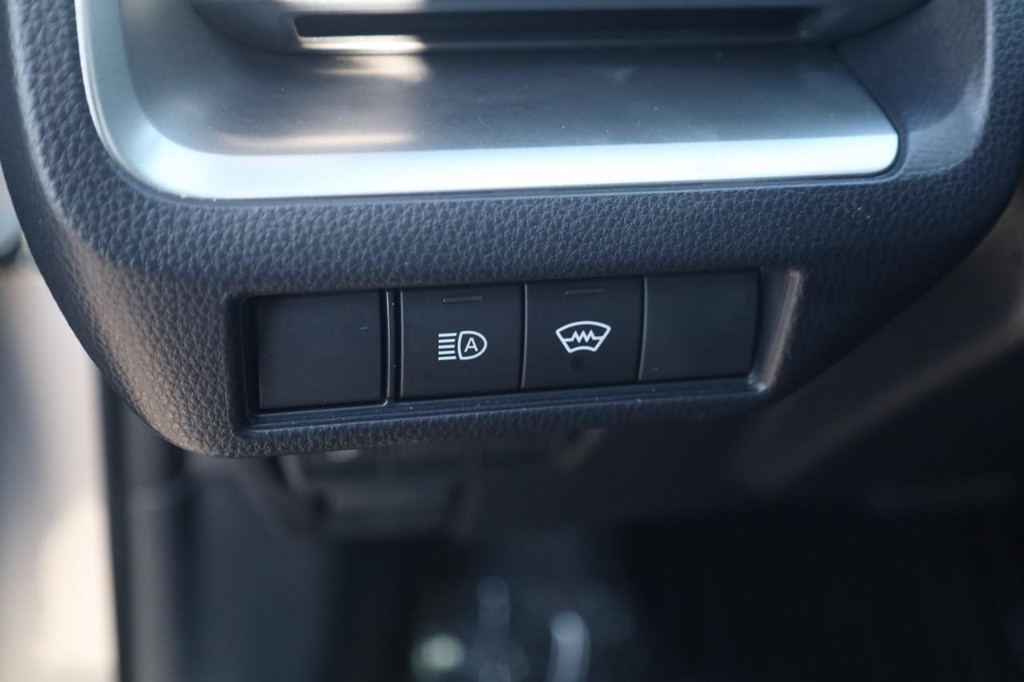 Toyota Prius Vehicle Full-screen Gallery Image 11
