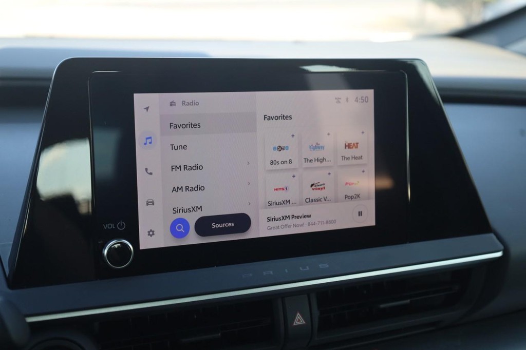 Toyota Prius Vehicle Full-screen Gallery Image 13