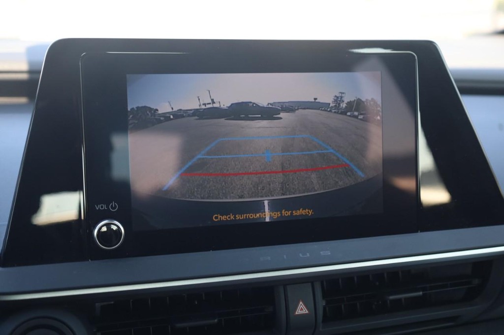 Toyota Prius Vehicle Full-screen Gallery Image 14