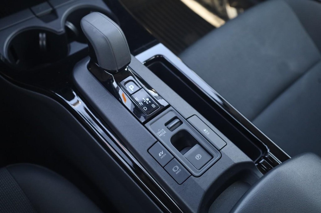 Toyota Prius Vehicle Full-screen Gallery Image 17