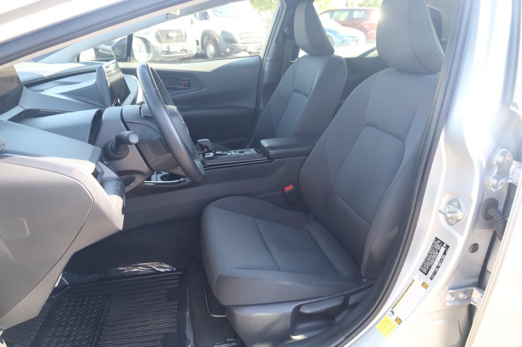Toyota Prius Vehicle Full-screen Gallery Image 18