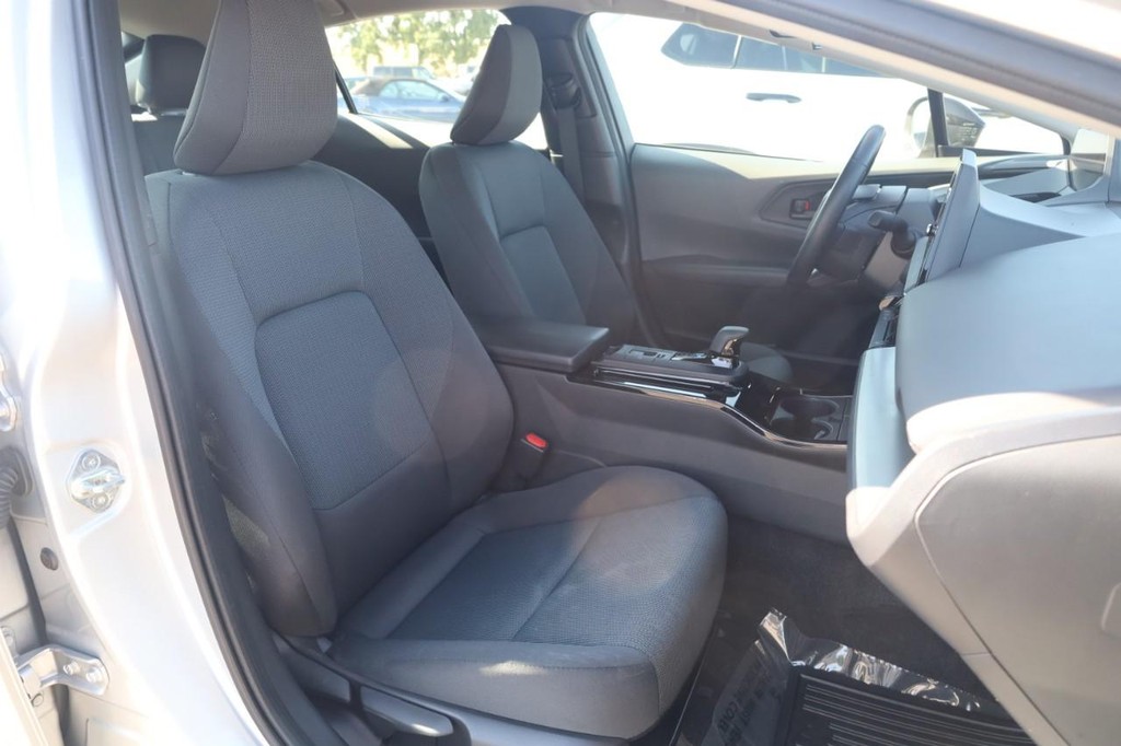 Toyota Prius Vehicle Full-screen Gallery Image 19