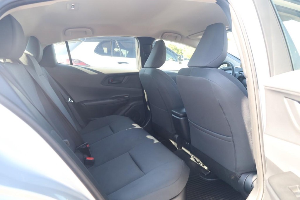Toyota Prius Vehicle Full-screen Gallery Image 20