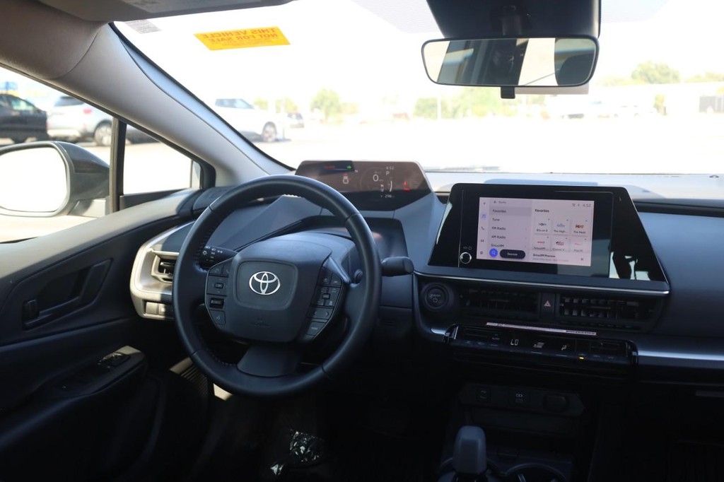 Toyota Prius Vehicle Full-screen Gallery Image 21