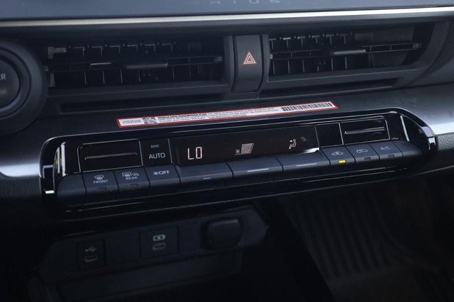 Toyota Prius Vehicle Image 16