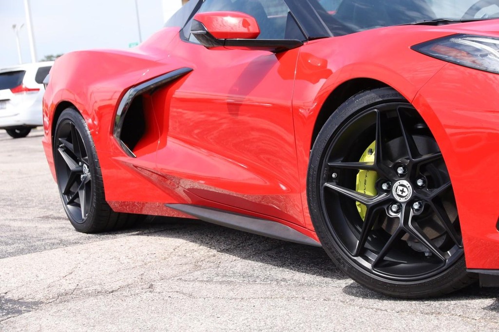 Chevrolet Corvette Vehicle Full-screen Gallery Image 03
