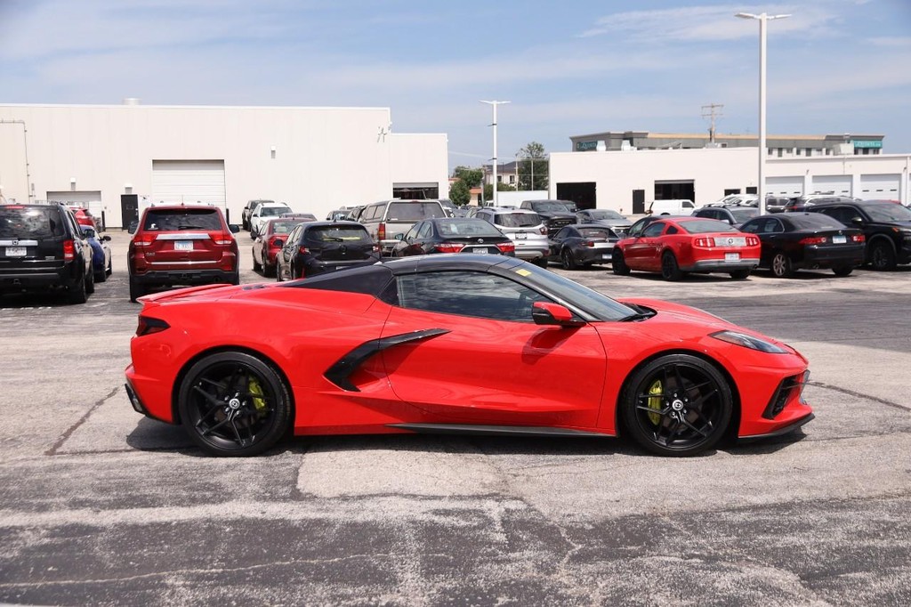 Chevrolet Corvette Vehicle Full-screen Gallery Image 05