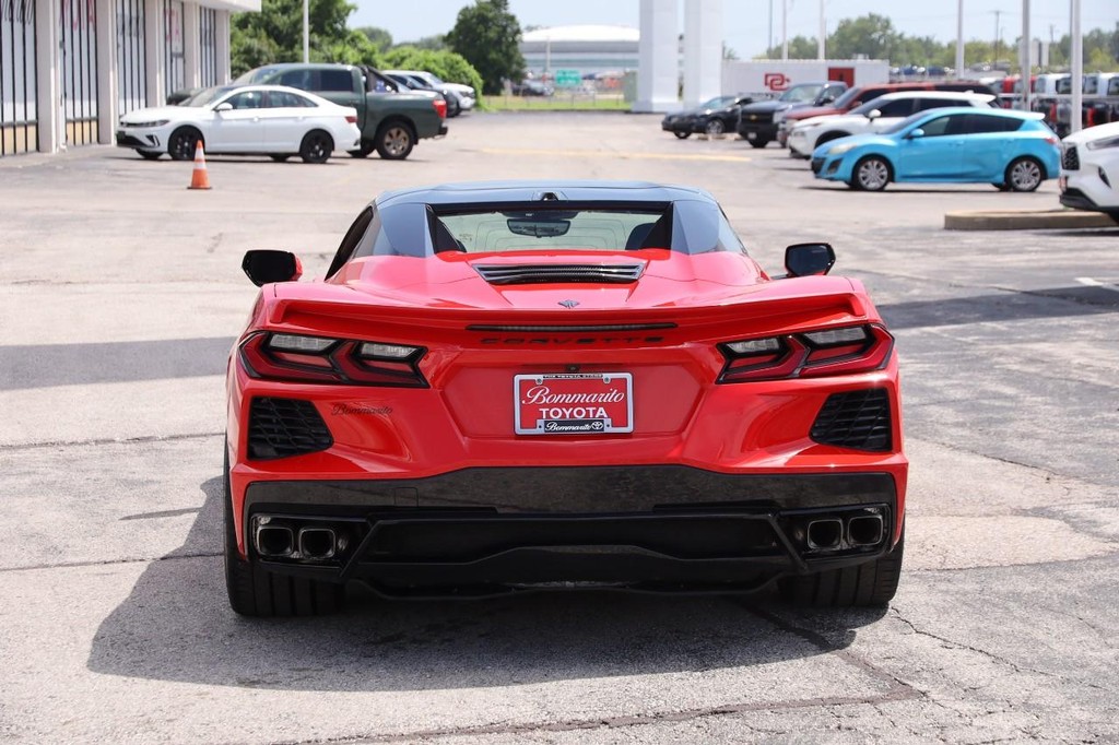 Chevrolet Corvette Vehicle Full-screen Gallery Image 06