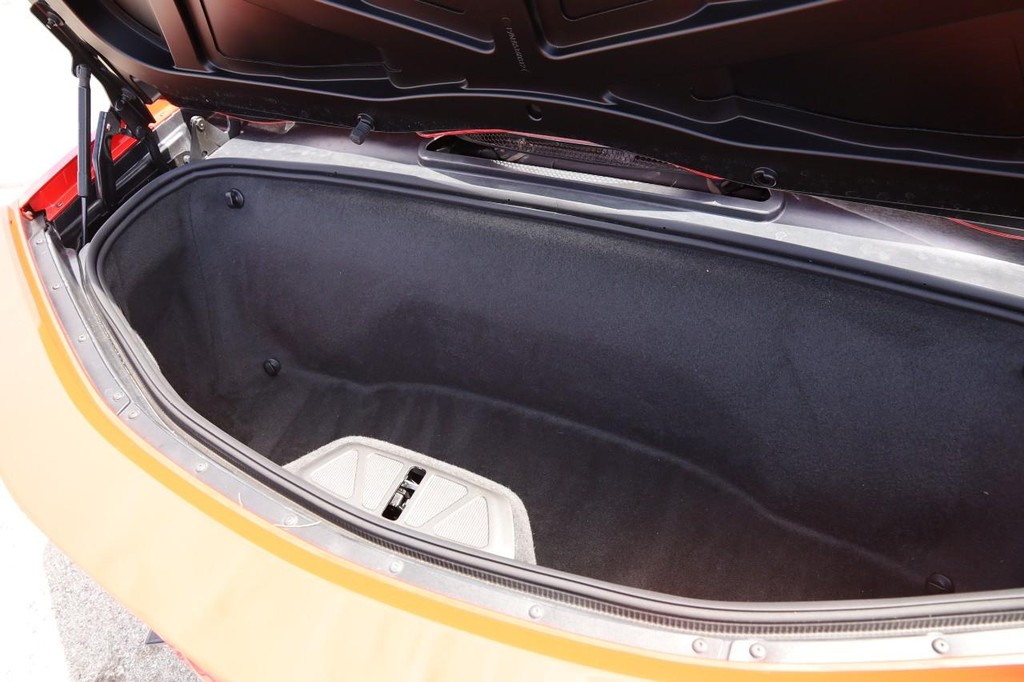Chevrolet Corvette Vehicle Full-screen Gallery Image 07