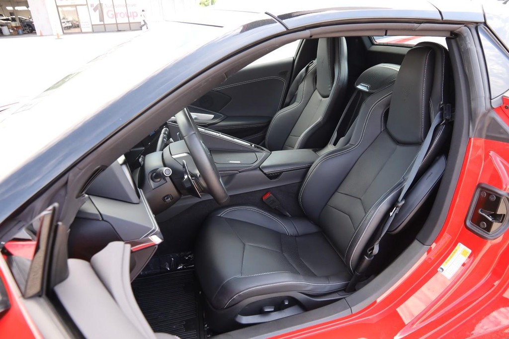 Chevrolet Corvette Vehicle Full-screen Gallery Image 08