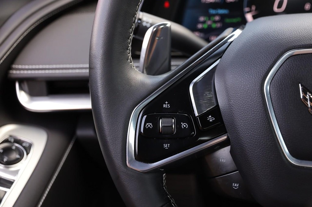 Chevrolet Corvette Vehicle Full-screen Gallery Image 13