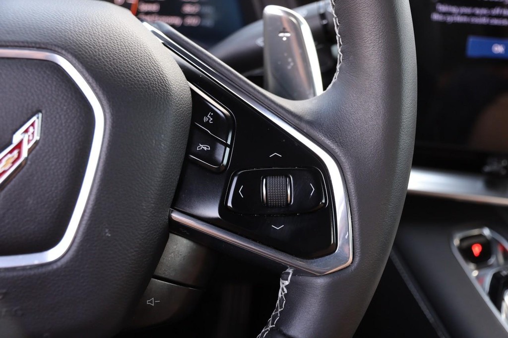 Chevrolet Corvette Vehicle Full-screen Gallery Image 14