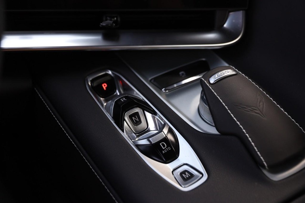 Chevrolet Corvette Vehicle Full-screen Gallery Image 19