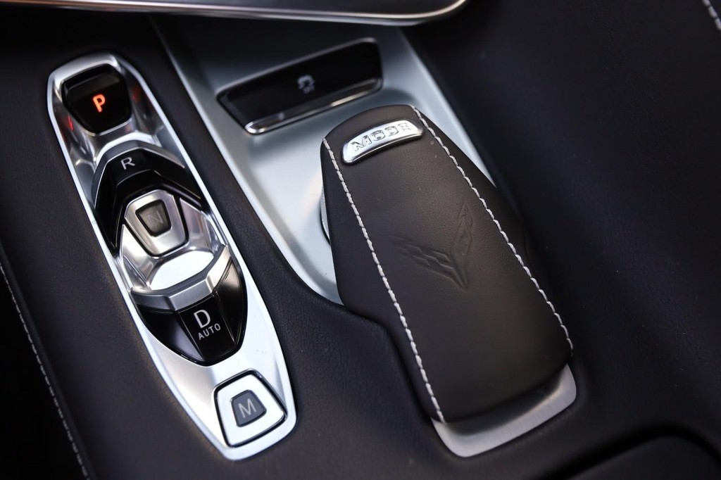 Chevrolet Corvette Vehicle Full-screen Gallery Image 21