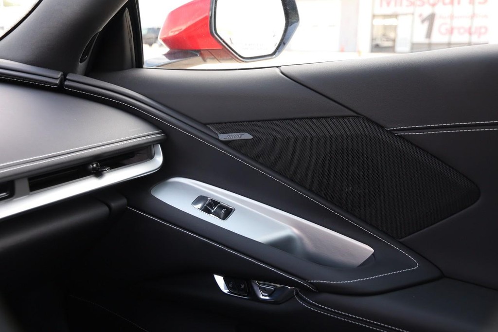 Chevrolet Corvette Vehicle Full-screen Gallery Image 22