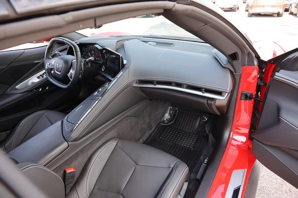 Chevrolet Corvette Vehicle Full-screen Gallery Image 24