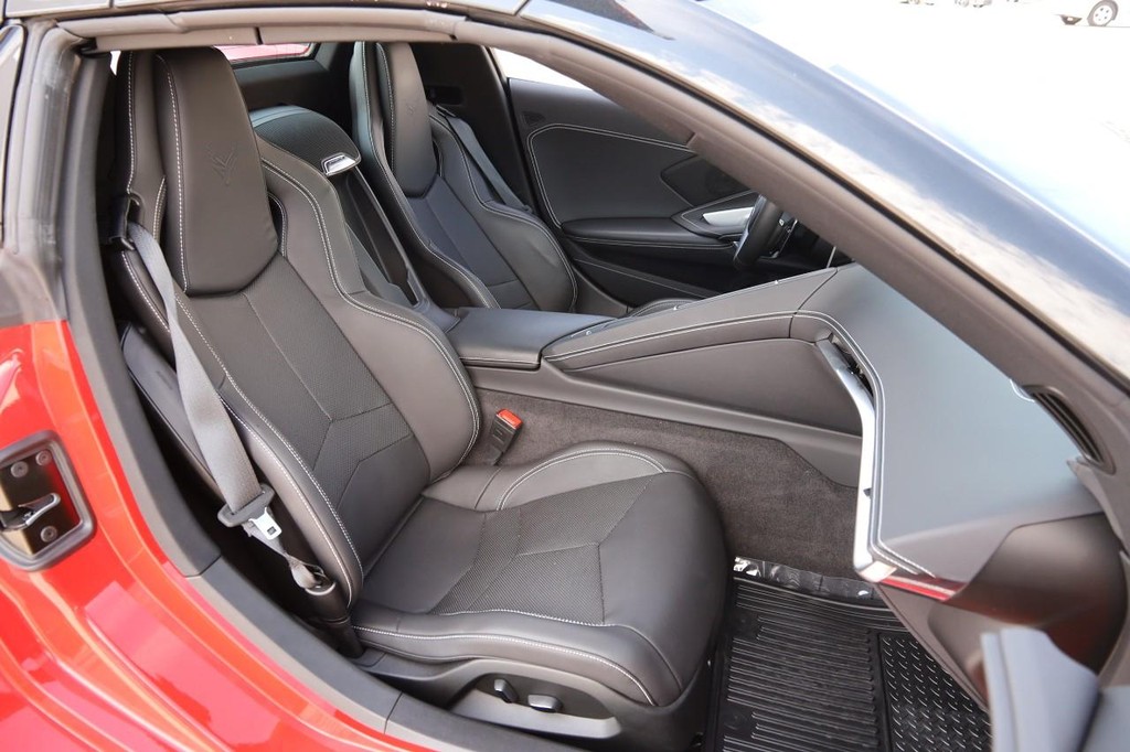 Chevrolet Corvette Vehicle Full-screen Gallery Image 26