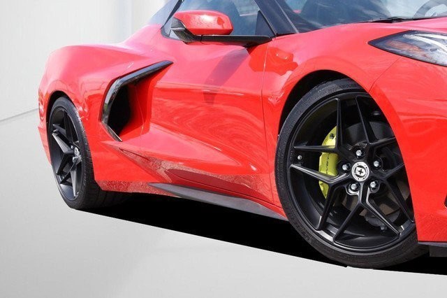 Chevrolet Corvette Vehicle Full-screen Gallery Image 3