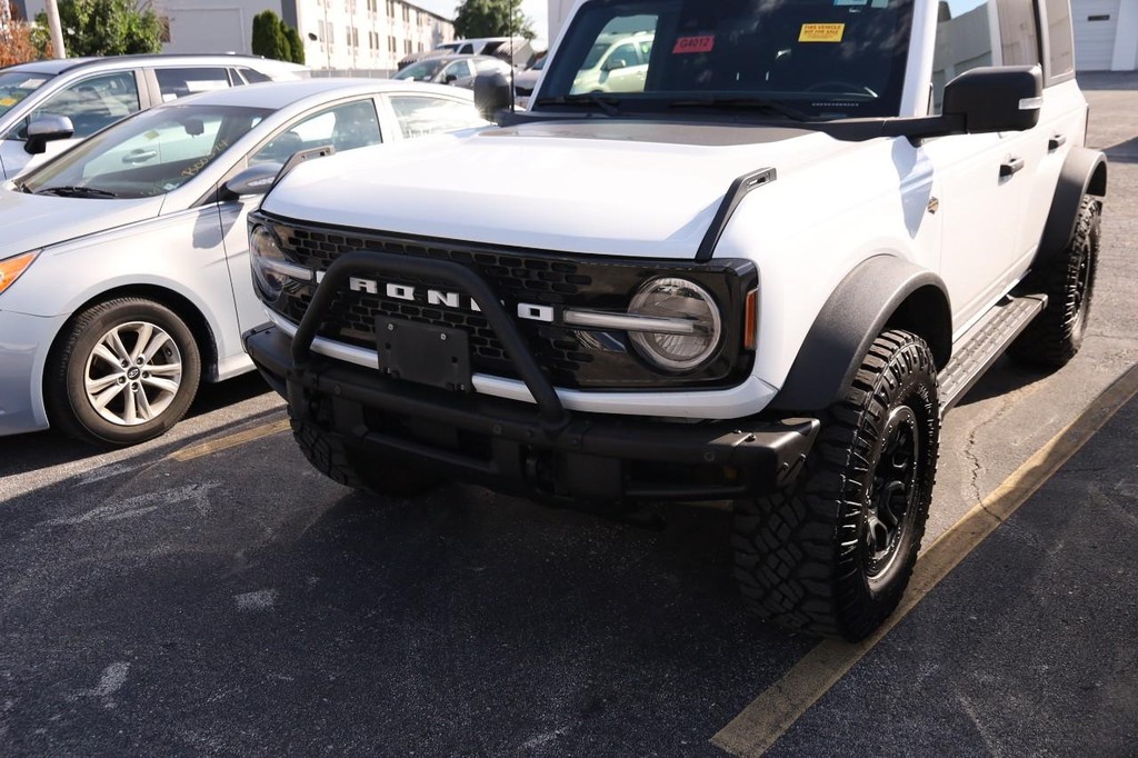 Ford Bronco Vehicle Full-screen Gallery Image 05