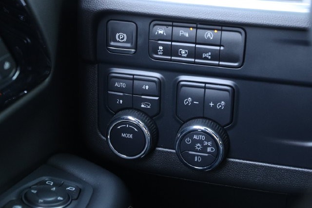 Chevrolet Tahoe Vehicle Full-screen Gallery Image 23
