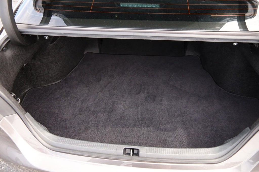 Toyota Camry Vehicle Full-screen Gallery Image 7