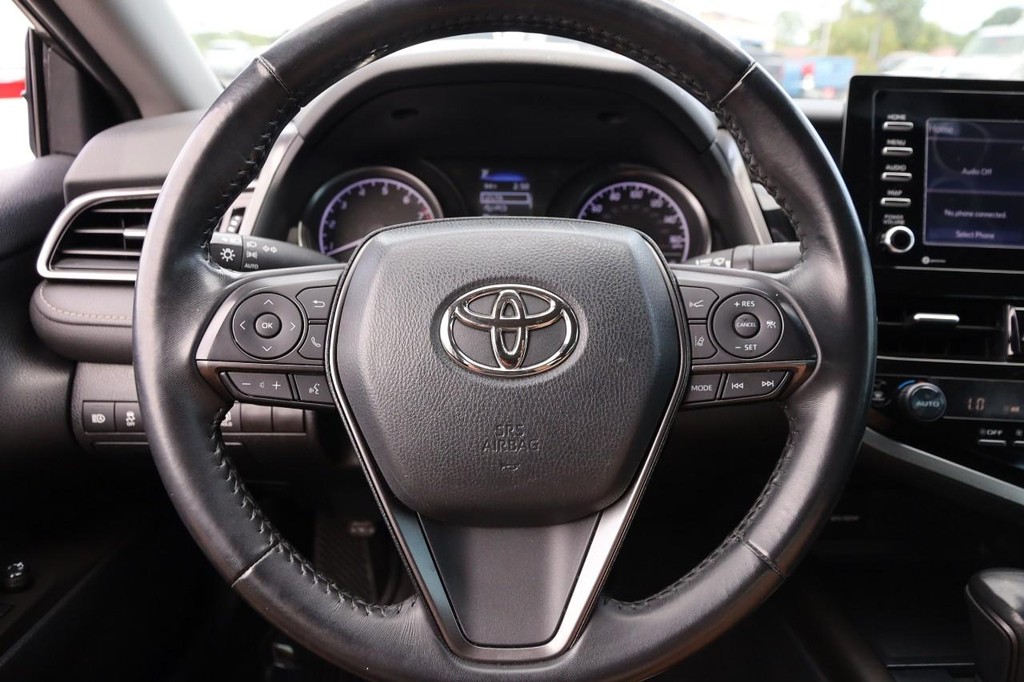 Toyota Camry Vehicle Full-screen Gallery Image 10