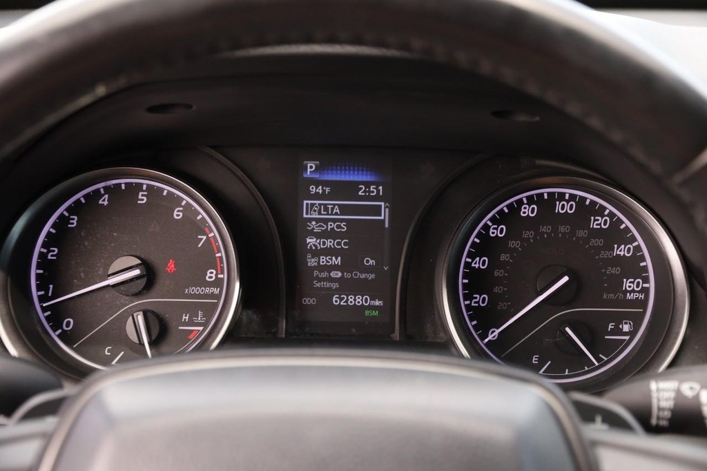 Toyota Camry Vehicle Full-screen Gallery Image 13