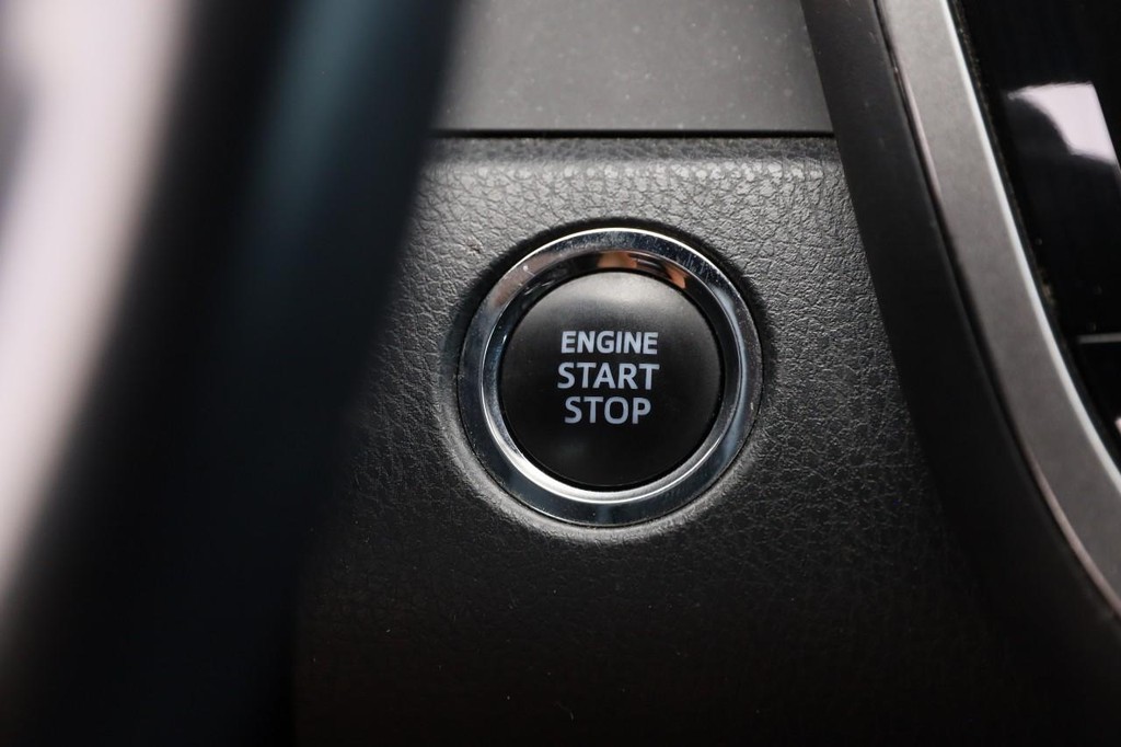 Toyota Camry Vehicle Full-screen Gallery Image 14