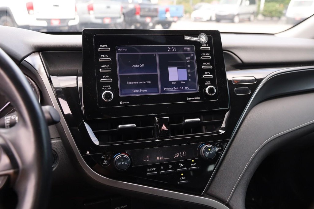 Toyota Camry Vehicle Full-screen Gallery Image 15