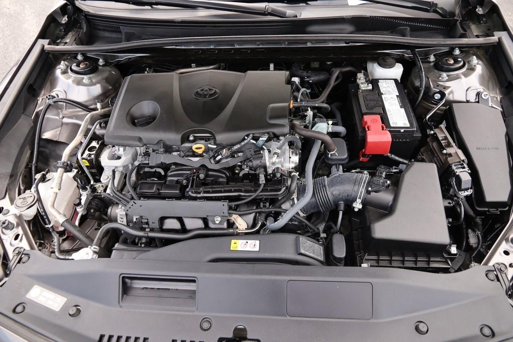 Toyota Camry Vehicle Full-screen Gallery Image 28
