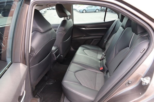 Toyota Camry Vehicle Image 09